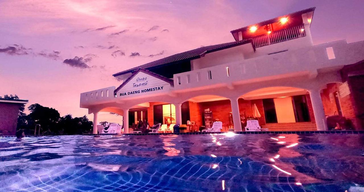 Bua Daeng Homestay Resort Kumphawapi Exteriör bild