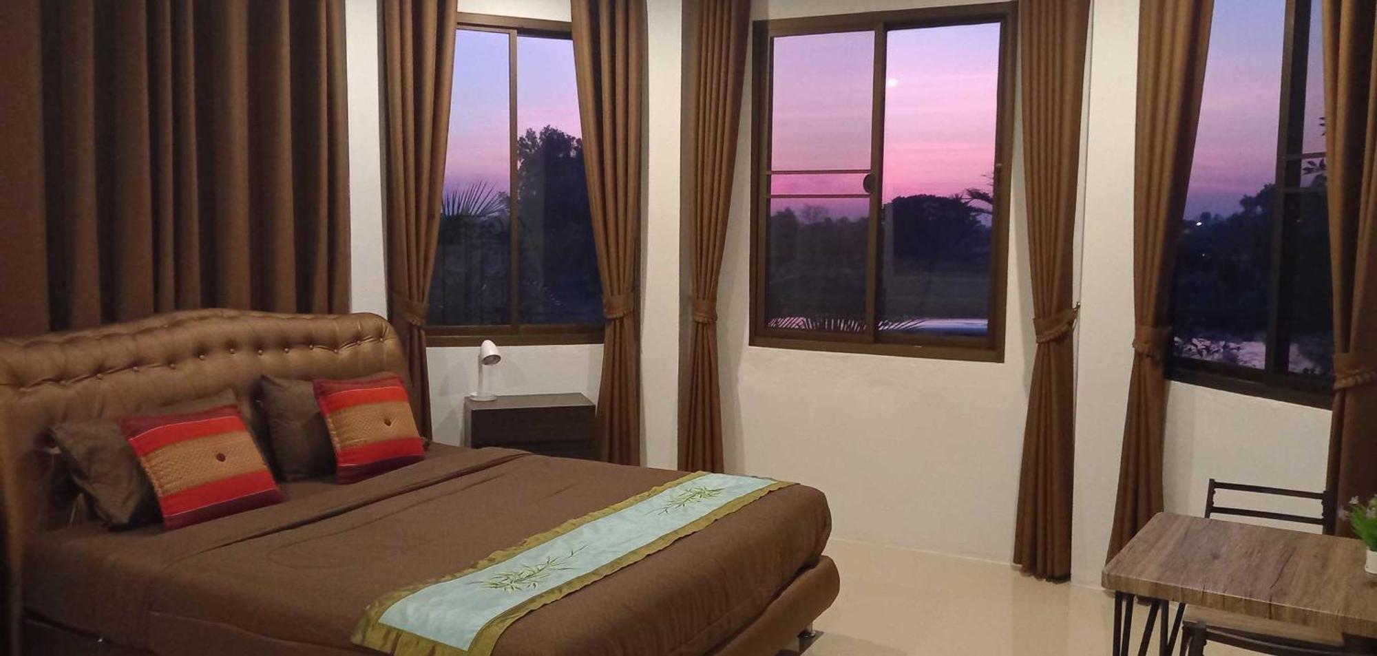 Bua Daeng Homestay Resort Kumphawapi Exteriör bild